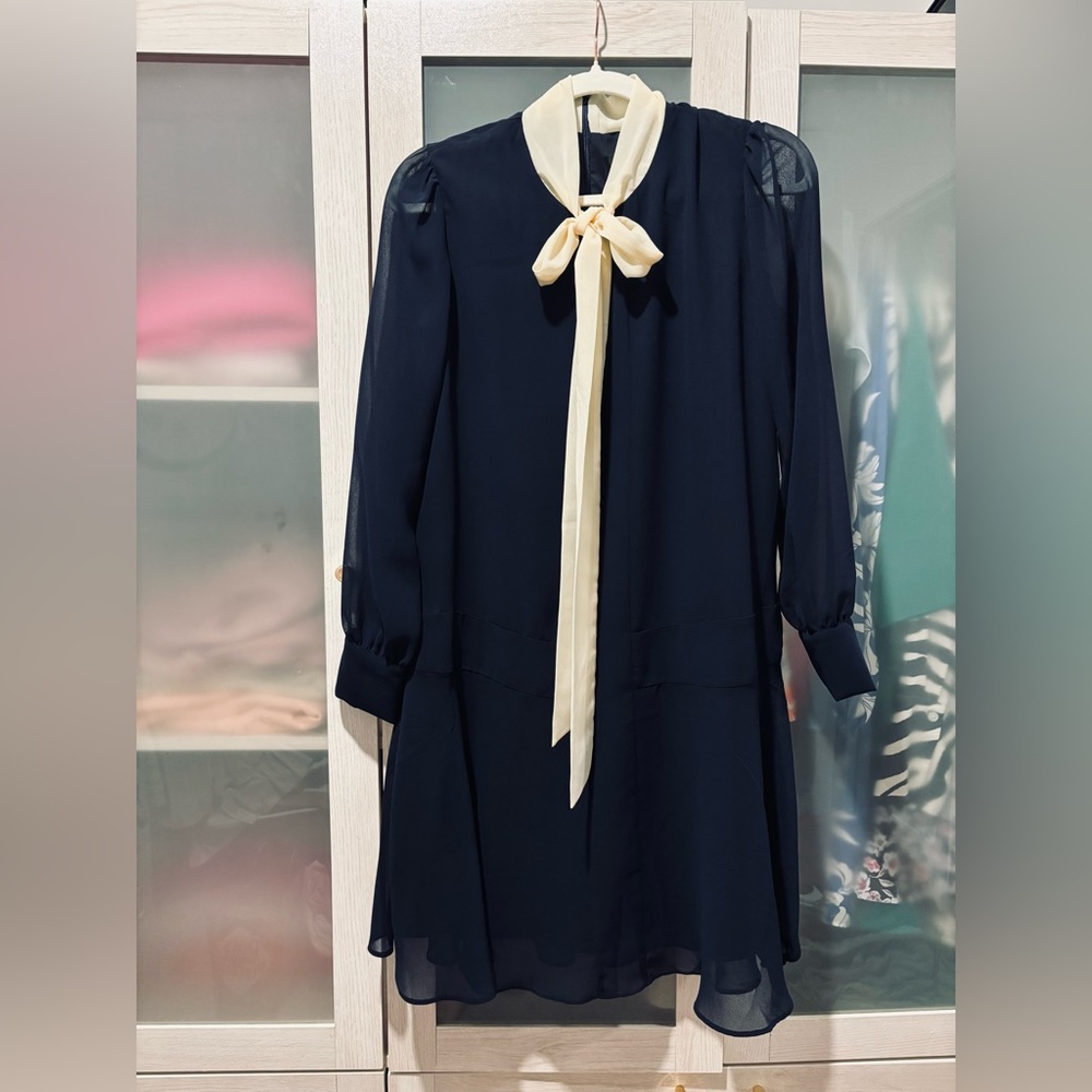 Elegant Navy Blue Midi Dress with Cream Bow